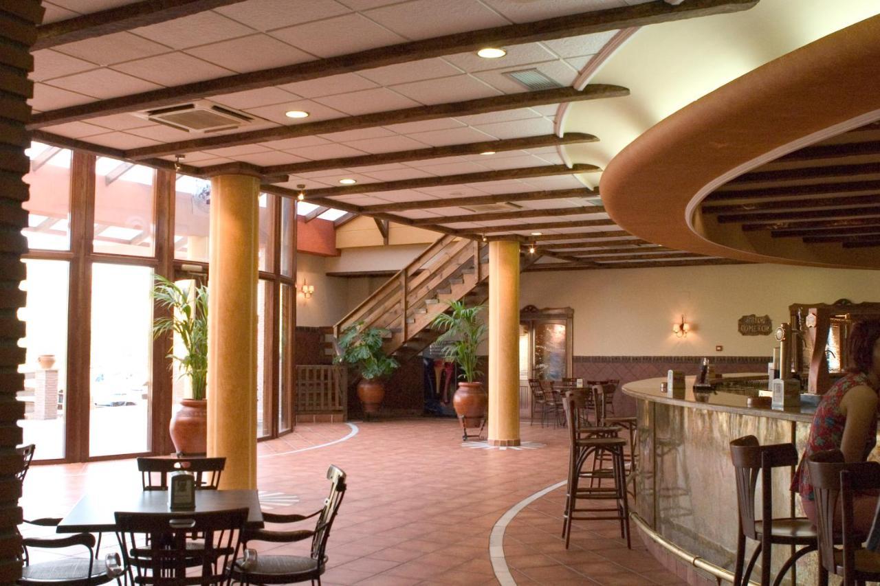 Hotel-Restaurante Cerrillo San Marcos Diezma Exteriör bild